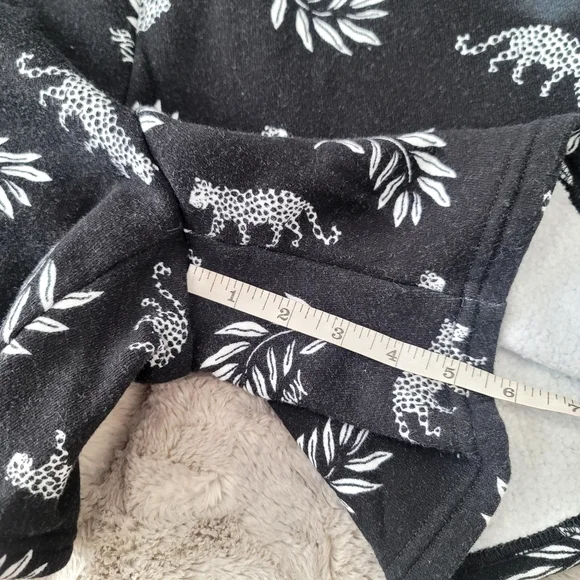 HVN Black and White Fleece Leopard  Sweatshirt And Shorts Set Small Quiet Luxury - Picture 15 of 16